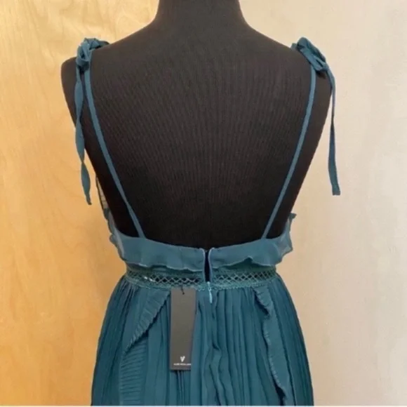 Lulus Never a Dull Moment Tie-Strap Pleated Midi Dress Emerald Green XSmall